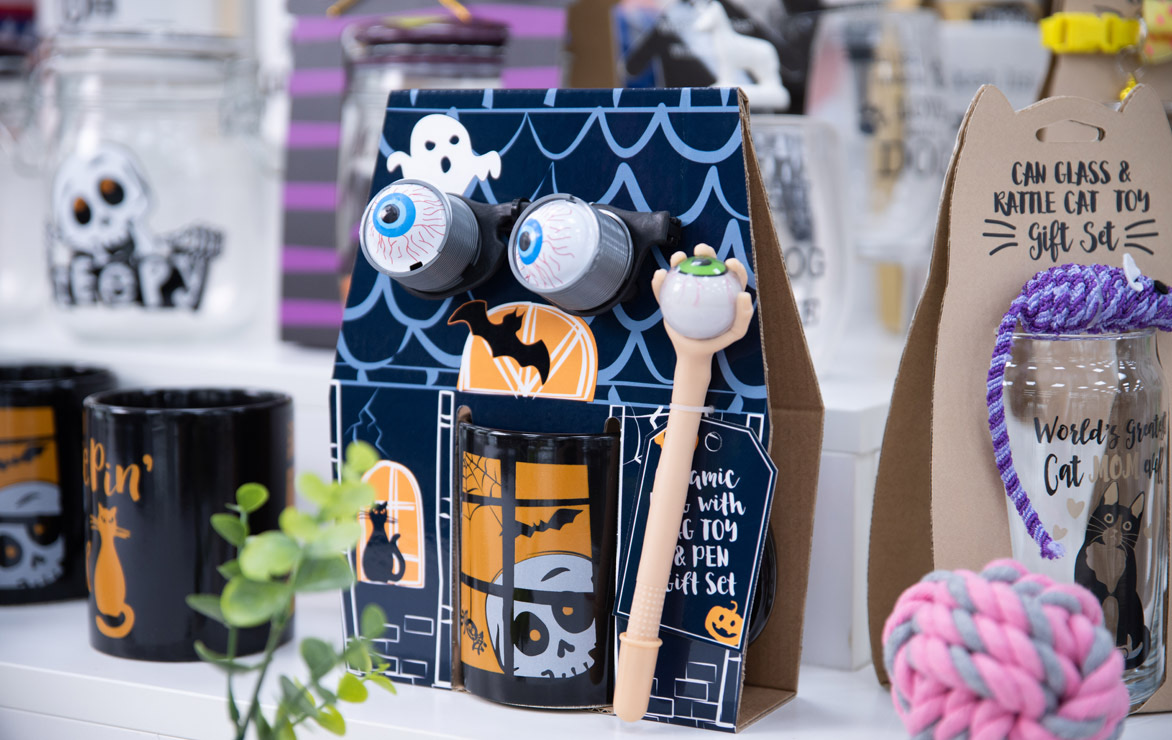 Non-food gifts: Halloween mugs and themed homeware gift sets